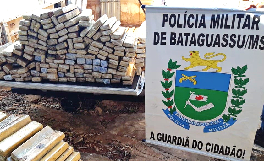 Na carroceria da caminhonete encontraram 280 quilos de maconha - Imagem cedida