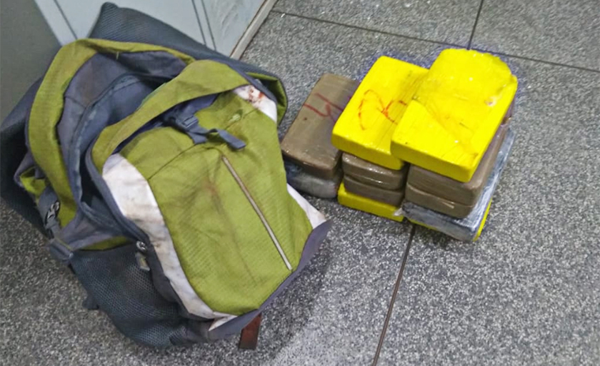 O vigilante pegou a mochila e levou até a Delegacia de Pronto Atendimento Comunitário de Três Lagoas - Adré Barbosa/JPNEWS O vigilante pegou a mochila e levou até a Delegacia de Pronto Atendimento Comunitário de Três Lagoas - Adré Barbosa/JPNEWS