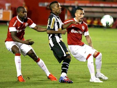 No primeiro turno, em 16 de junho, o Fogão venceu por 2 a 1 -