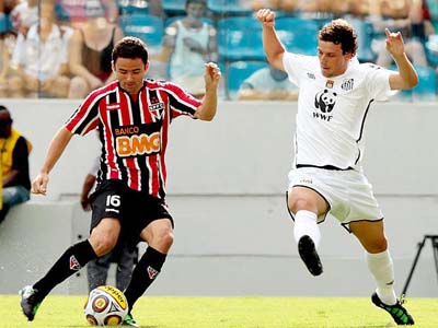 Elano e Maikon Leite dividem a artilharia do Campeonato Paulista, com cinco tentos, o Santos bateu o São Paulo por 2 a 0 - Elano e Maikon Leite dividem a artilharia do Campeonato Paulista, com cinco tentos, o Santos bateu o São Paulo por 2 a 0 -
