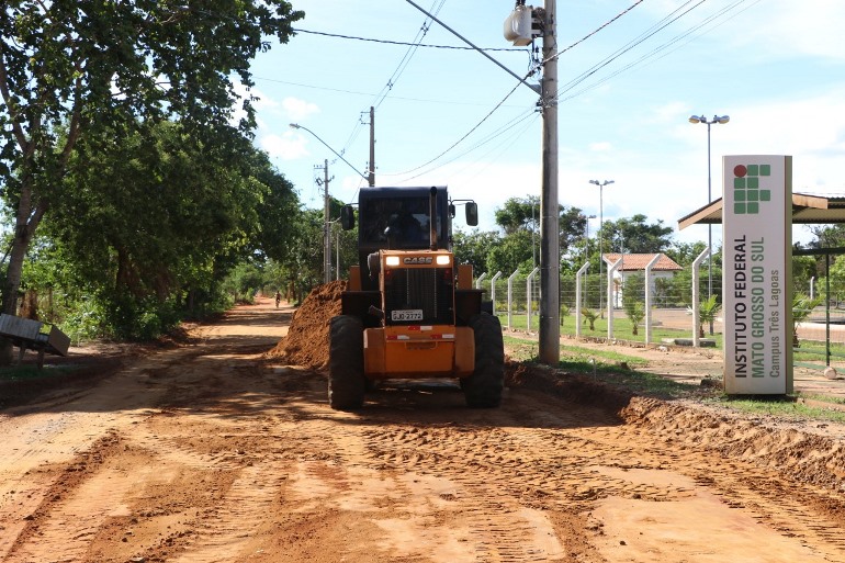 A via recebe obras de drenagem que estão sendo realizadas no percurso - Divulgação