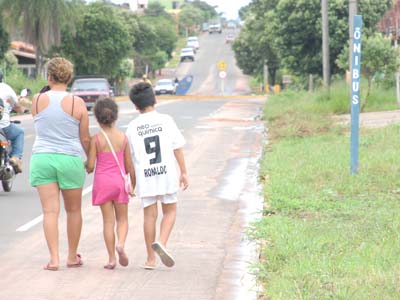 Há muitos imóveis na cidade sem calçadas -