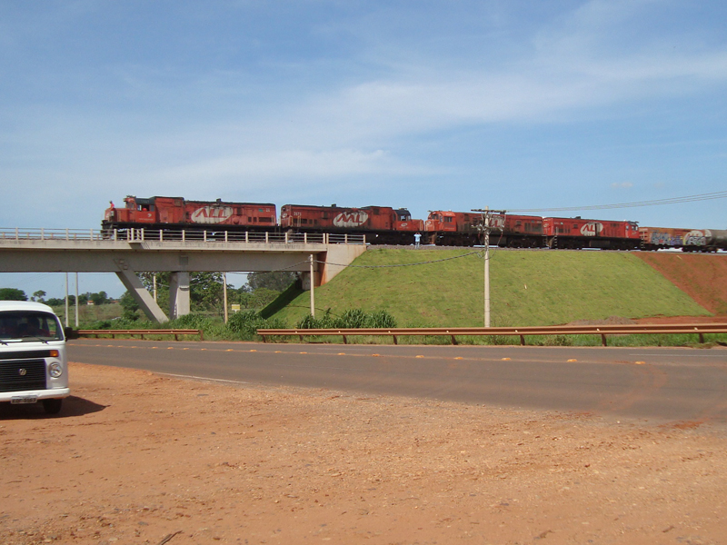 Trens começaram a circular pelo contorno ferroviário ontem  - Divulgação