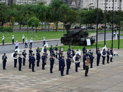 Os 70 anos da participação da Força Expedicionária Brasileira (FEB) na 2ª Guerra Mundial foram comemorados com desfile cívico, salva de tiros e honras militares - Tomaz Silva/ Agência Brasil
