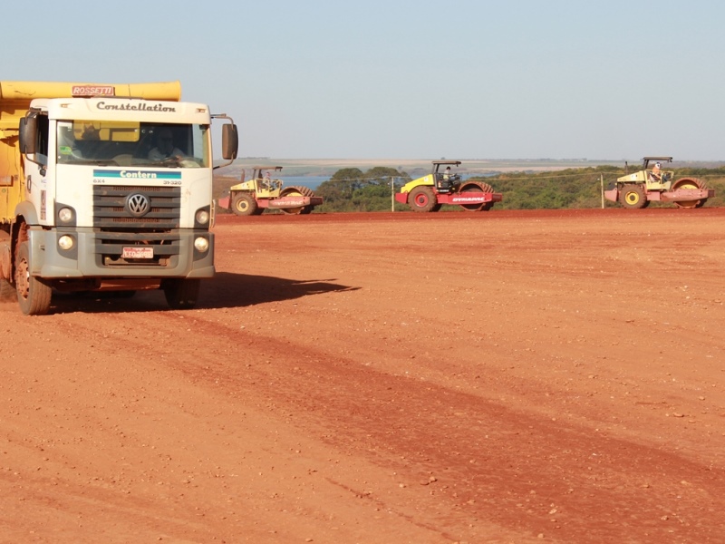 Empresa está executando obras de terraplanagem  - Divulgação 