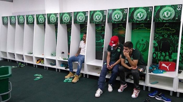 Jogadores do Real Madrid, em vestiário, antes de treino de hoje - Reprodução/Facebook