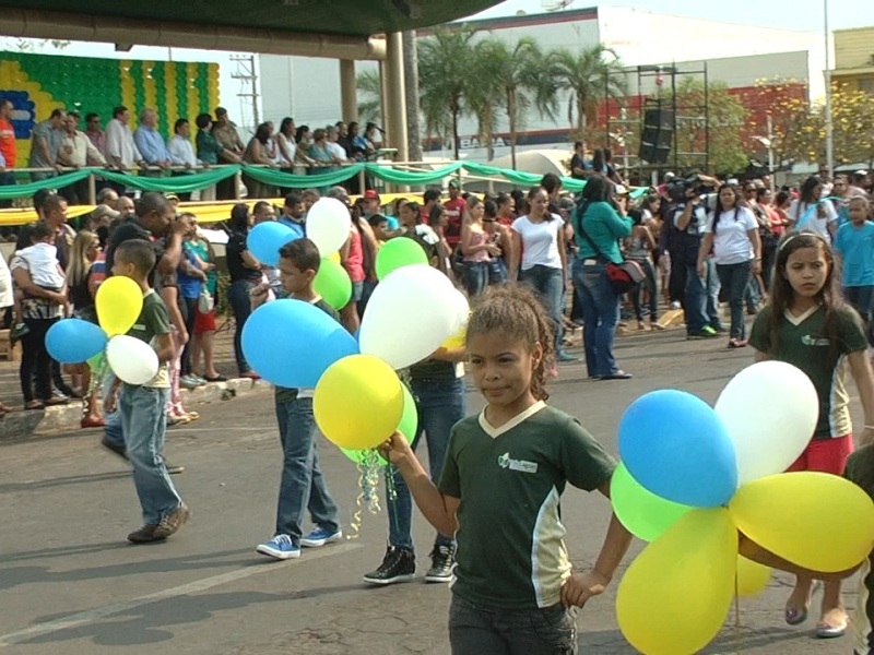 Desfile cívico aconteceu na avenida Antonio Trajano - Reprodução/TVC