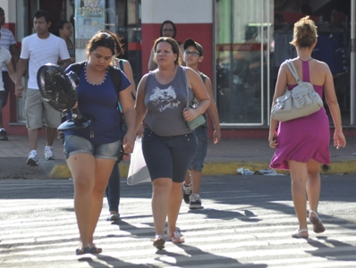 Três-lagoense conta com auxilio de ventilador para se refrescar -