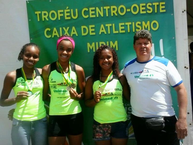 Natalia Muniz, Kemily Silva, Nathalia Felipe e o técnico Reynaldo Abrão - Divulgação