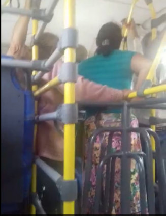 Idosos viajam em pé em ônibus interestadual - Reprodução/TVC 