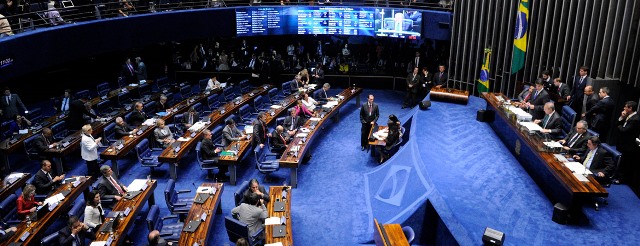 Sessão para votação do Impeachment  de Dilma começou ontem de manhã e só terminará nesta quinta com votação  - Senado