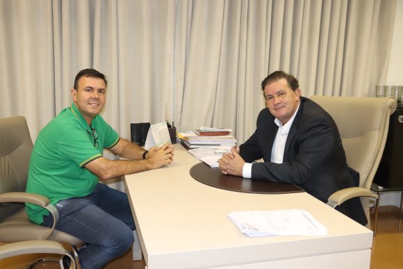 Eduardo Rocha recebe vereador de Paranaíba e falam sobre emendas para o município - Divulgação