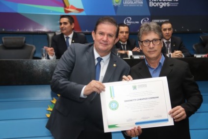 Eduardo Rocha homenageia professor de educação física - Divulgação Eduardo Rocha homenageia professor de educação física - Divulgação