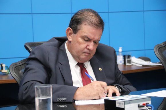 Deputado cobra melhorias em unidades de educação - Divulgação