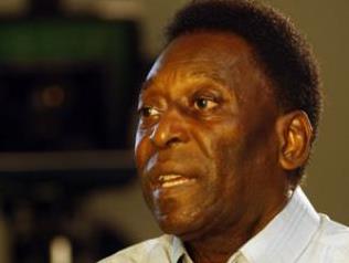 Pelé é internado em São Paulo com cálculo renal