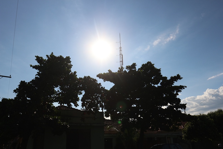 Umidade do ar ficou semelhante às de desertos, e com calor de 36,4 graus em Três Lagoas na terça - Hugo Leal/JPNEWS