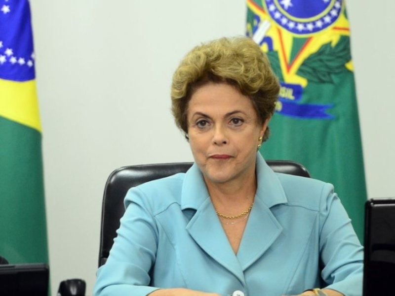 Nos últimos dias de 2015, a presidenta Dilma fez uma reunião com a equipe econômica do governo e assinou o decreto que reajustou o salário mínimo - Divulgação Nos últimos dias de 2015, a presidenta Dilma fez uma reunião com a equipe econômica do governo e assinou o decreto que reajustou o salário mínimo - Divulgação