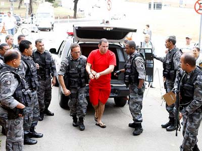 Macarrão chega preso à delegacia -