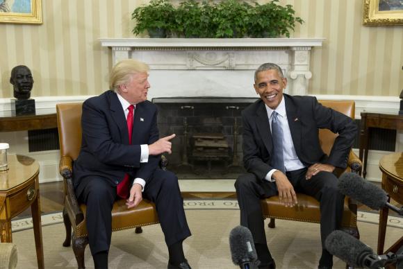 O presidente eleito dos Estados Unidos, Donald Trump, reúne-se com o atual presidente, Barack Obama - Agência Lusa/EPA/Michael Reynolds/Direitos Reservados O presidente eleito dos Estados Unidos, Donald Trump, reúne-se com o atual presidente, Barack Obama - Agência Lusa/EPA/Michael Reynolds/Direitos Reservados