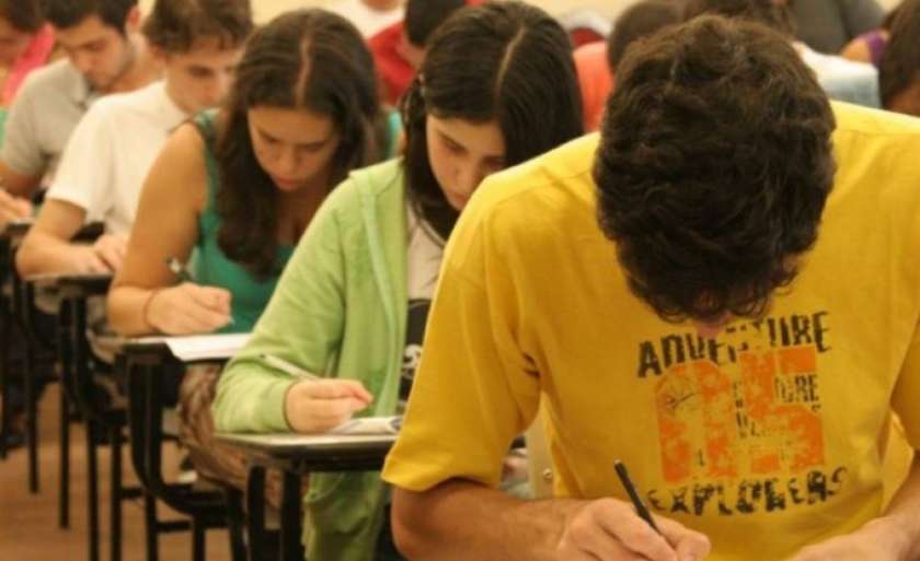 Exame é obrigatório para os estudantes selecionados e é condição indispensável para a emissão do histórico escolar - Arquivo/Agência Brasil