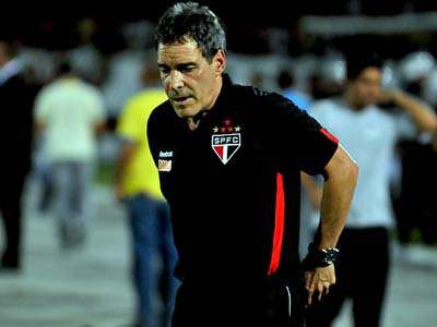 O desempenho do São Paulo na derrota por 1 a 0 para o Santa Cruz deixou o técnico Paulo César Carpegiani bastante incomodado - O desempenho do São Paulo na derrota por 1 a 0 para o Santa Cruz deixou o técnico Paulo César Carpegiani bastante incomodado -