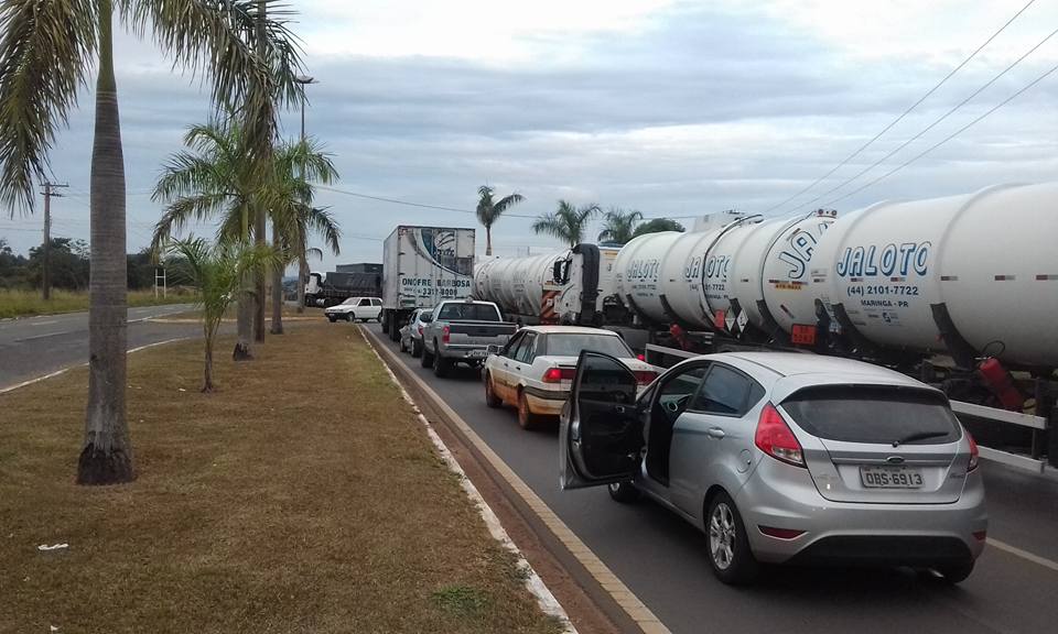 Fila atrapalhou o tráfego de veículos pela BR-262 em Três Lagoas - José Cardoso Filho/RCN