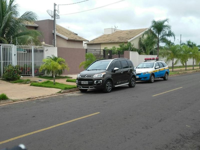 Residência no Santos Dumont é alvo de bandidos  - Cláudio Junior/TVC