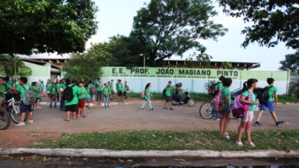 Alunos saem das aulas, no período da tarde; monitoramento vai ajudar PM a combater crimes. - Hugo Leal/JPNEWS