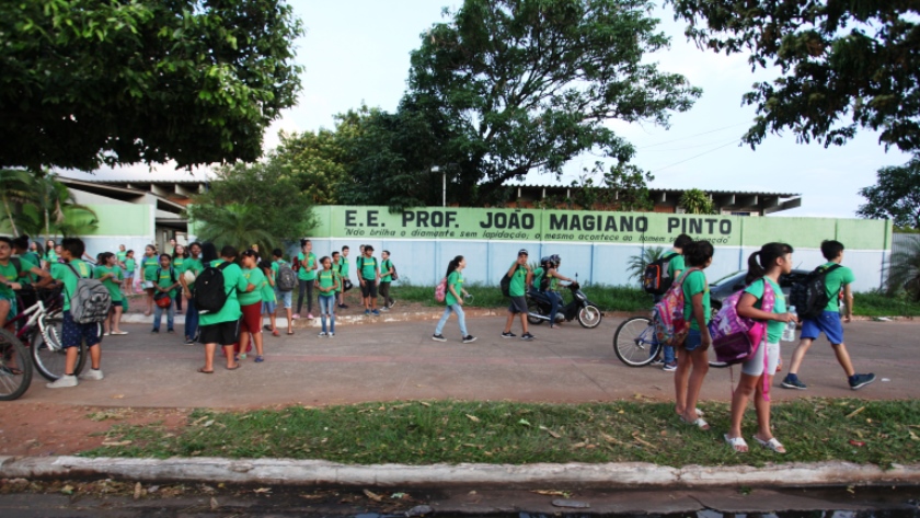 Alunos saem das aulas, no período da tarde; monitoramento vai ajudar PM a combater crimes. - Hugo Leal/JPNEWS