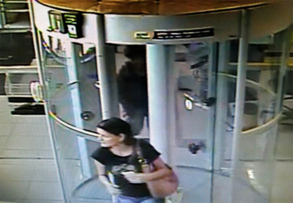Suposta golpista chegou usar tornozeleira eletrônica ao cumprir pena pelo mesmo crime - Divulgação