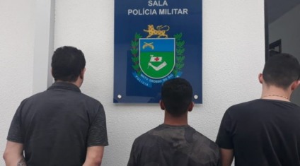 Quatro veículos foram recuperados com trio preso em flagrante por estelionato, uso de documento falso e associação criminosa - imagem cedida