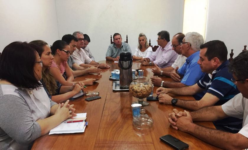 Representantes de entidades se reúnem para pedir providências diante crimes na cidade - Divulgação