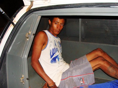 Os acusados do roubo contra o travesti Larissa foram presos em flagrante e encaminhados à Depac - Os acusados do roubo contra o travesti Larissa foram presos em flagrante e encaminhados à Depac -