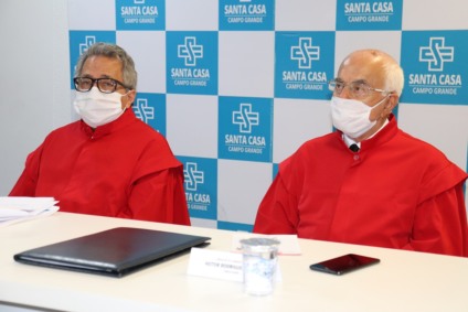 Sai Heber Xavier (esquerda) e entra Heitor Freire (direita) no comando do maior hospital do Estado - Divulgação