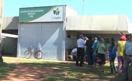 Pessoas aguardam em fila para atendimento no Centro de Especialidades Médicas de Três Lagoas - Arquivo/JPNews