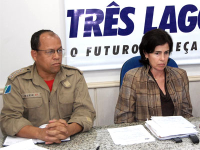 A prefeita Márcia Moura (dir.) durante coletiva -