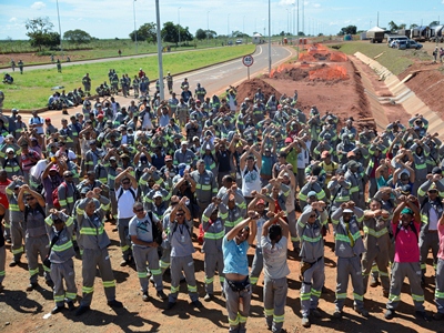 Cerca de 3.500 trabalhadores cruzaram os braços ontem -