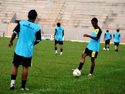 Com a vitória, equipe poderá assumir a liderança do grupo A -