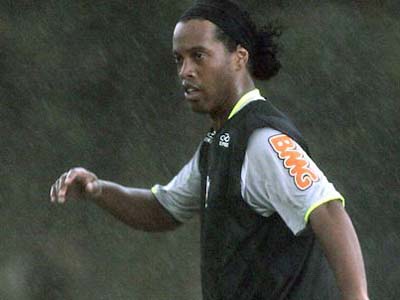 Nestas três semanas, o craque teve folga apenas uma vez, no domingo dia 23 - Nestas três semanas, o craque teve folga apenas uma vez, no domingo dia 23 -