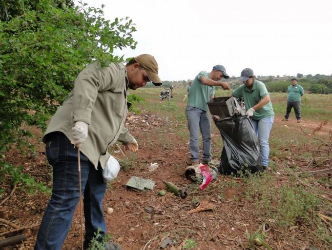 Limpeza de terrenos baldios para combate à infestação do Aedes - Divulgação Limpeza de terrenos baldios para combate à infestação do Aedes - Divulgação