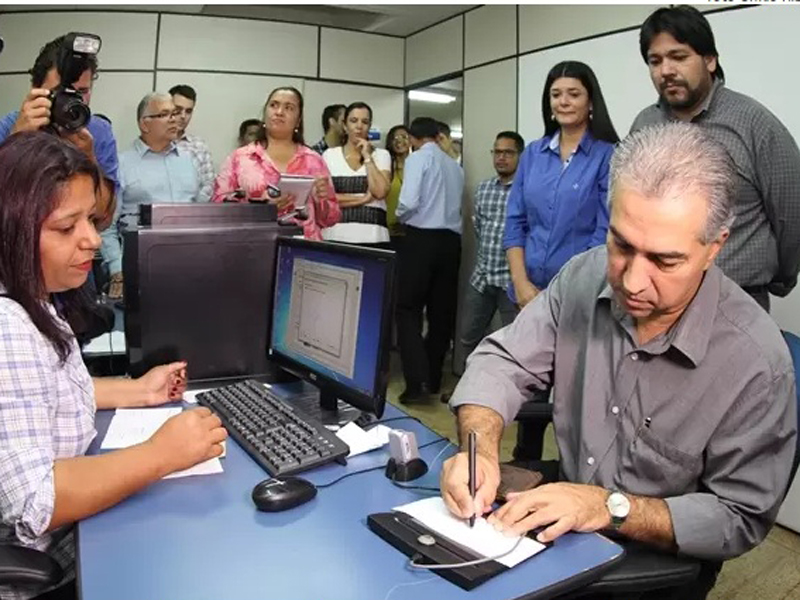 Azambuja foi cadastrado no sistema e terá seu documento pessoal antigo trocado por um atual e digitalizado - Chico Ribeiro