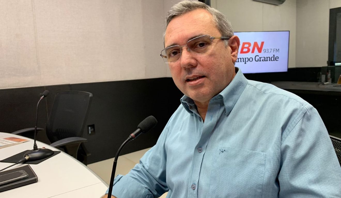 Edir Viégas nos estúdios da Rádio CBN-CG