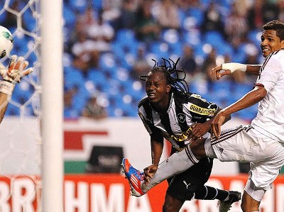 Andrezinho marca de cabeça o gol de empate do Botafogo no Engenhão -