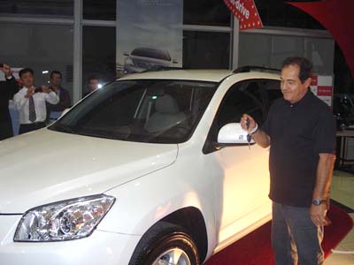 De acordo com o treinador, o prêmio seria endereçado a um de seus filhos, mas mudou de mãos assim que ele viu o veículo -