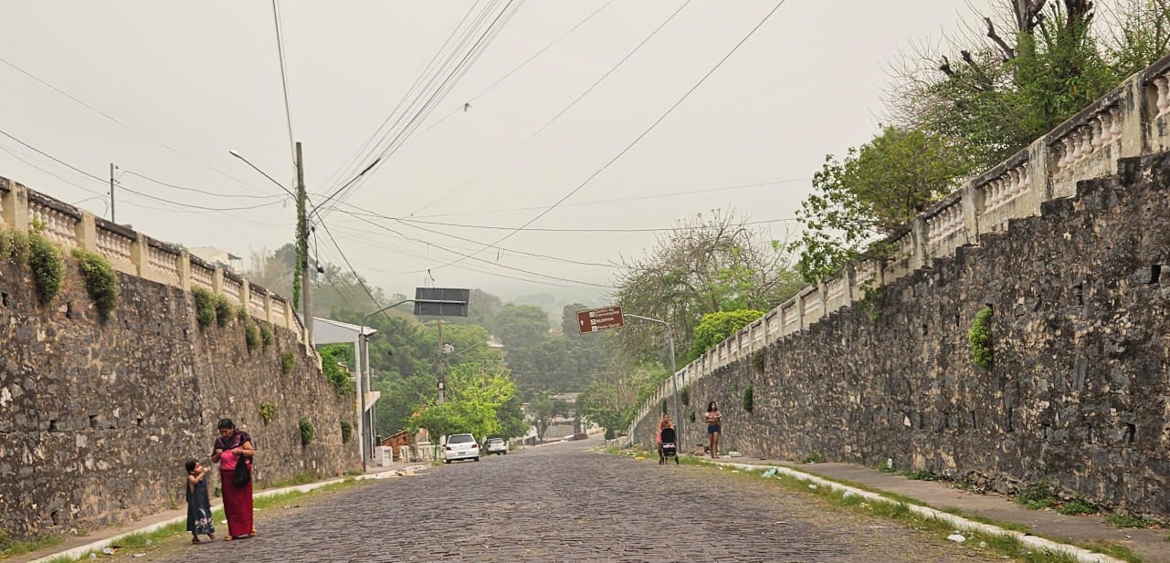 Fumaça encobrindo cidade de Corumbá