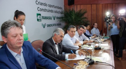 Assinatura do decreto ocorreu durante evento na sede da Famasul - Chico Ribeiro/Subcom/MS