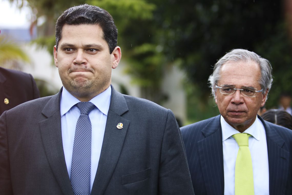 O presidente do Senado, Davi Alcolumbre, e o ministro da Economia, Paulo Guedes - Foto: Agência Brasil