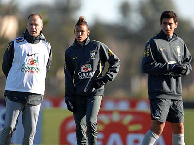 Santos está sem Ganso e Neymar, atualmente na Seleção Brasileira - Santos está sem Ganso e Neymar, atualmente na Seleção Brasileira -