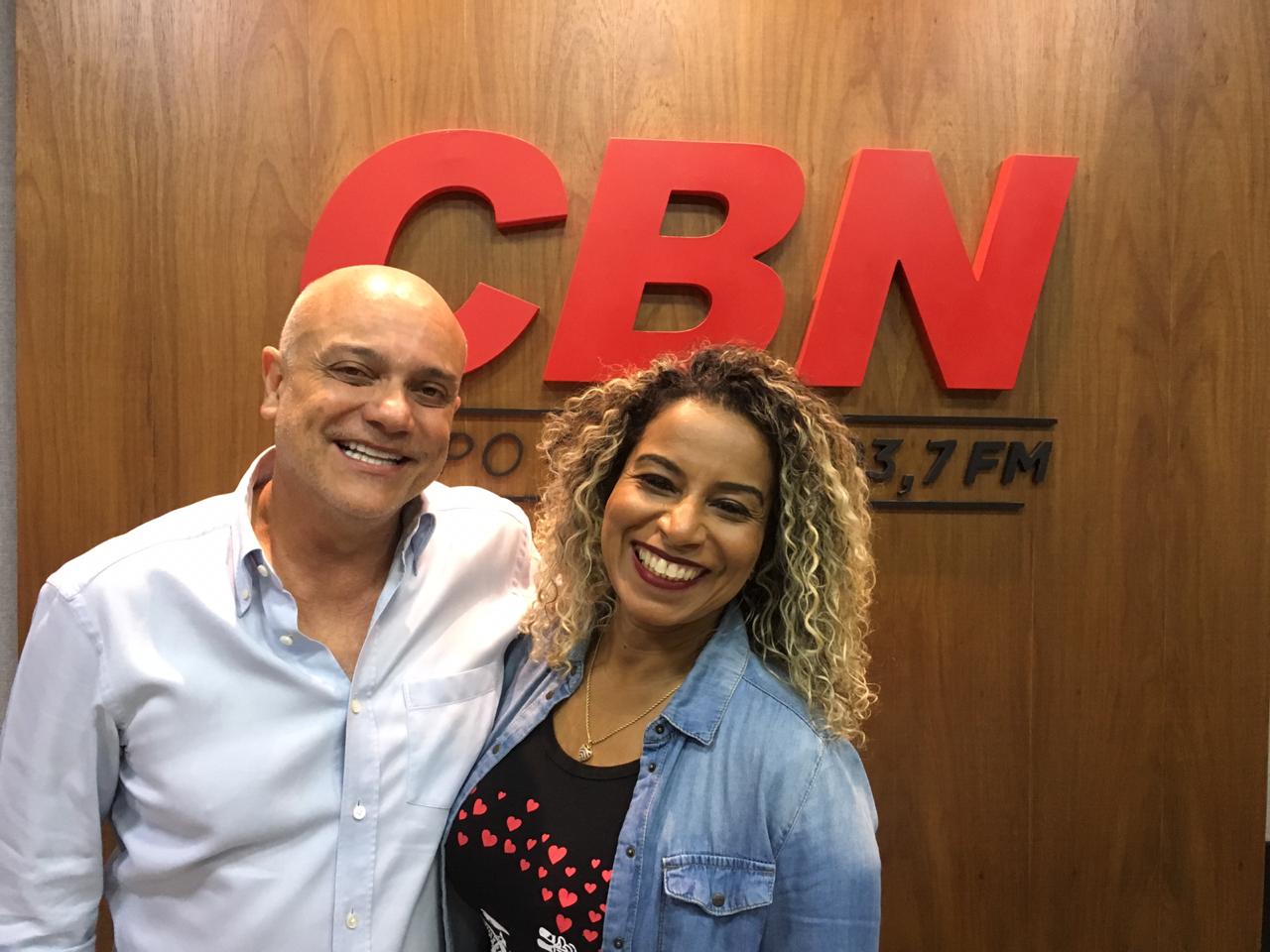 José Marques ao lado da coordenadora pedagógica do Currículo Americano e High School da Escola Harmonia, Cátia Costa Silva - Beatriz Magalhães/CBN