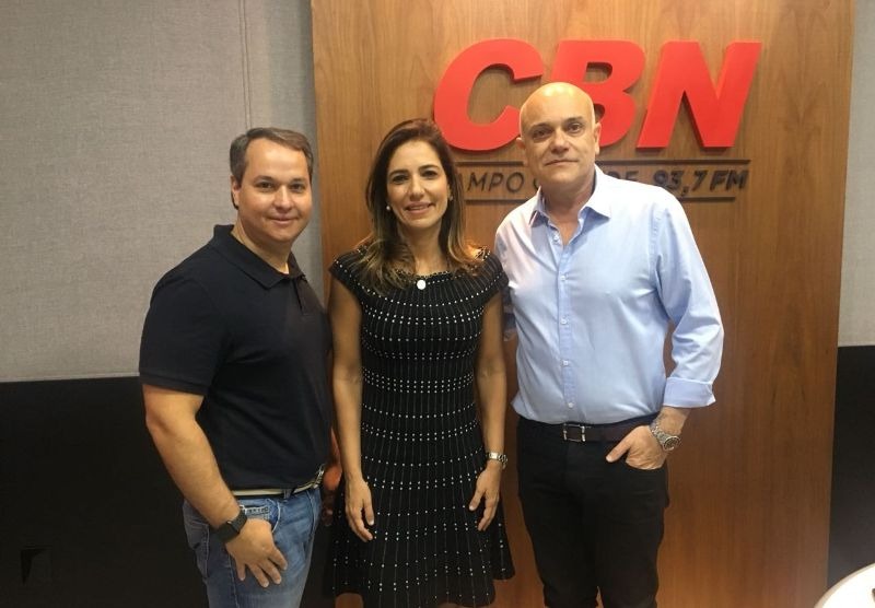 Empresários Fernando Bumlai e Neca Chaves Bumlai ao lado do apresentador José Marques - Ingrid Rocha/CBN